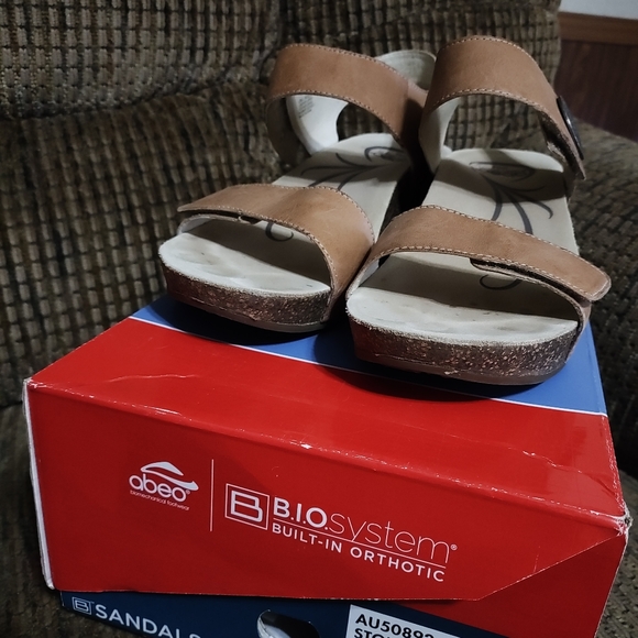 Abeo Una Wedge Sandals Stone Women's Size US 8 Neutral Comfort With Box - Picture 2 of 9